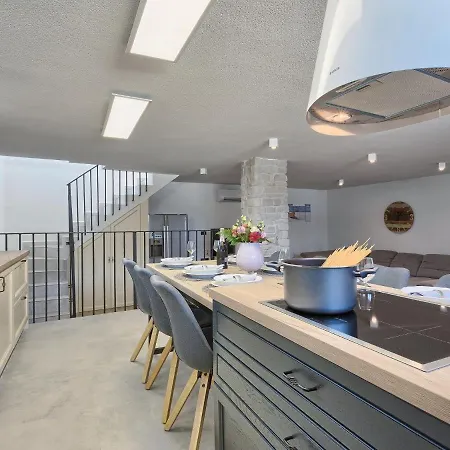 La By Interhome Vila