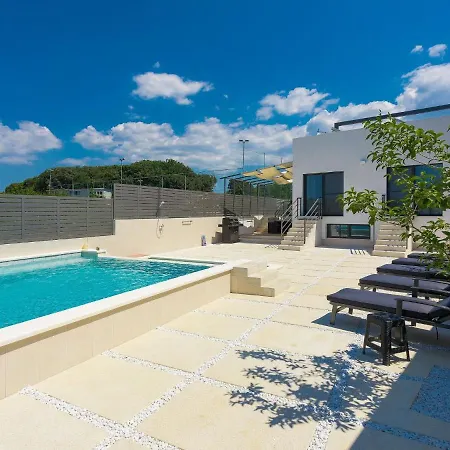 La By Interhome Villa *