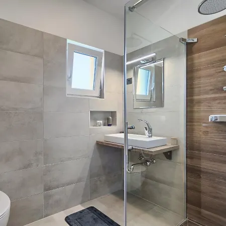 La By Interhome *
