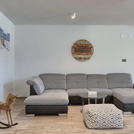La By Interhome