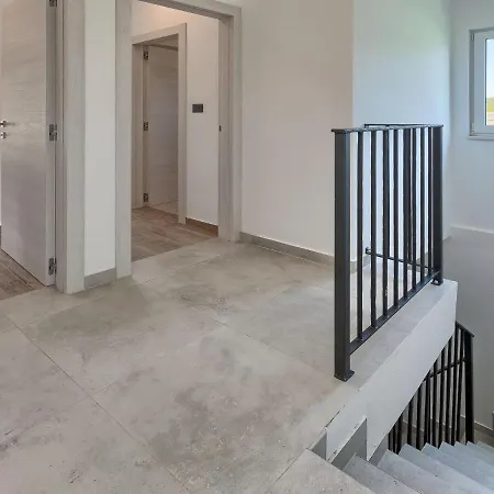 La By Interhome