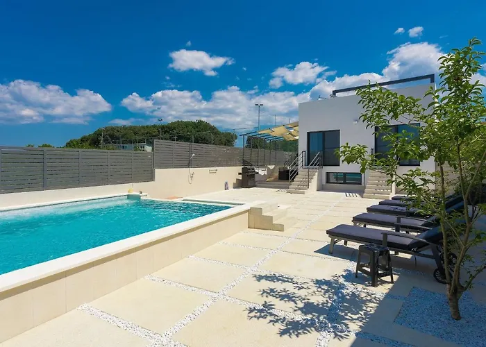 La By Interhome Villa *