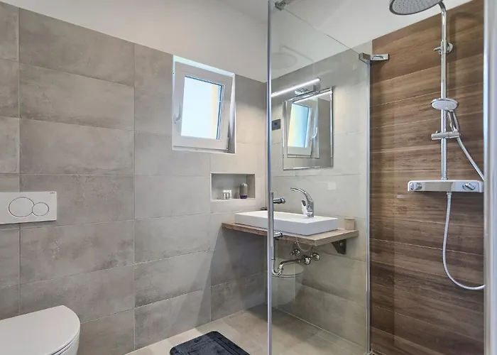 La By Interhome *
