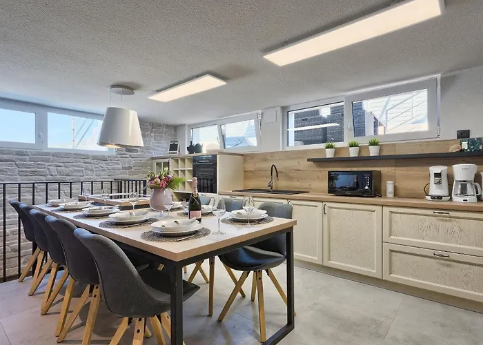 La By Interhome *